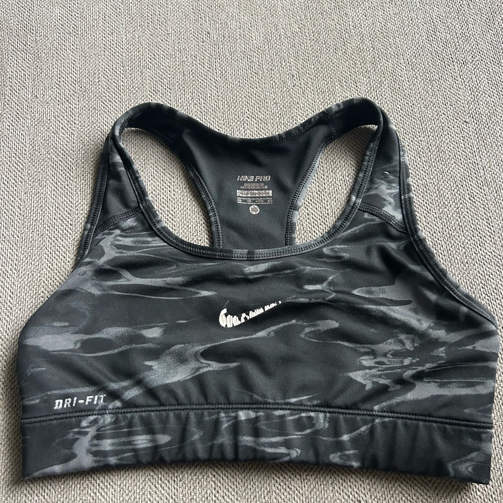 Nike Pro Women's Dri-Fit medium support sports bra